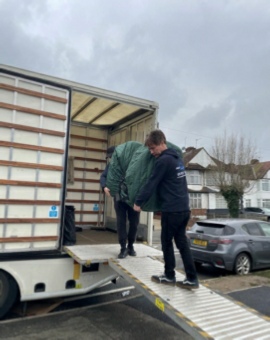 Pauls Removals two men lifting furniture